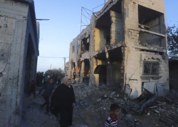 İsrail'den Refah'a havadan ve denizden saldırı: En az 67 Filistinli öldü; 2 rehineye ulaşıldı