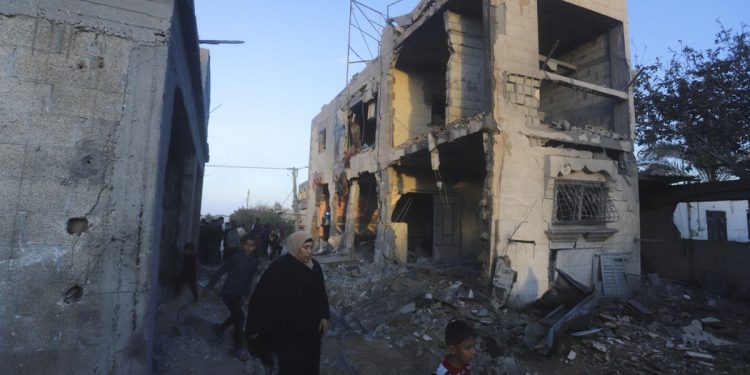 İsrail'den Refah'a havadan ve denizden saldırı: En az 67 Filistinli öldü; 2 rehineye ulaşıldı