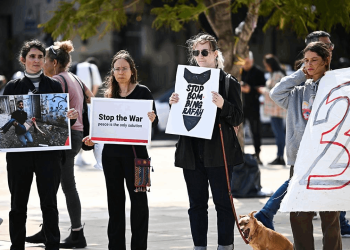 İsrail'in başkenti Tel Aviv'de savaş karşıtı gösteri düzenlendi