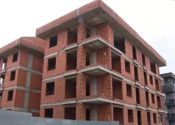 İstanbul’da kentsel dönüşüm için yıkılan eski binanın yerine daha çürüğünü yaptılar