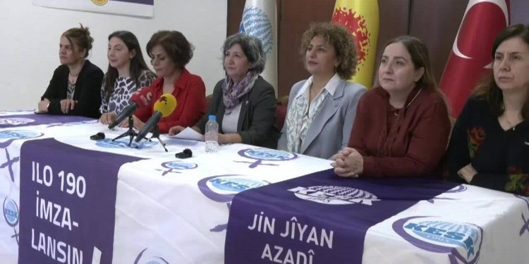 KESK'ten 8 Mart eylemine davet: Kadınları özgürlük, emek, hak, adalet, barış ve laiklik için 8 Mart'a çağırıyoruz