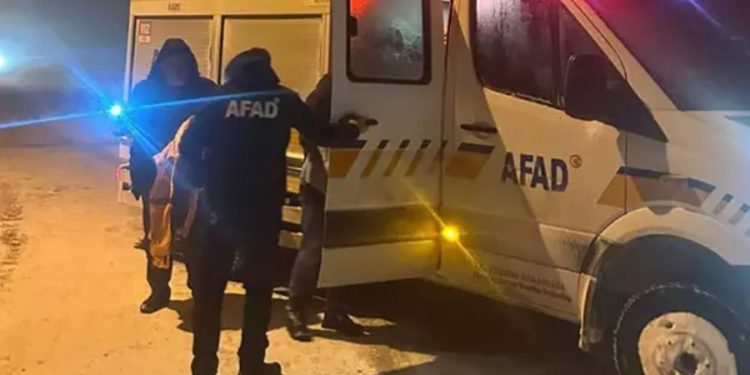 Kars’ta kar sebebiyle yolda mahsur kalan 110 kişi kurtarıldı