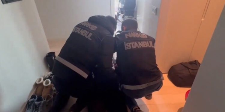 Kırmızı bültenle aranan uyuşturucu kartelinin elebaşı İstanbul’da yakalandı
