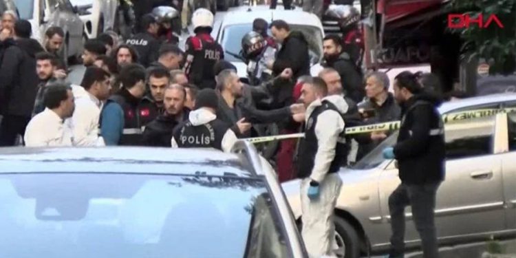 Küçükçekmece’de AKP’li adayın seçim çalışmasında silahlı saldırı