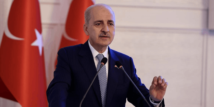 Kurtulmuş da uçakta konuştu: Anayasada tuzaklı alanlar var, bunları geçmek lazım. Bir fantezi değil zarurettir.