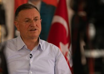 Lütfü Savaş sessizliğini bozdu: Ben tartışılacak aday değilim