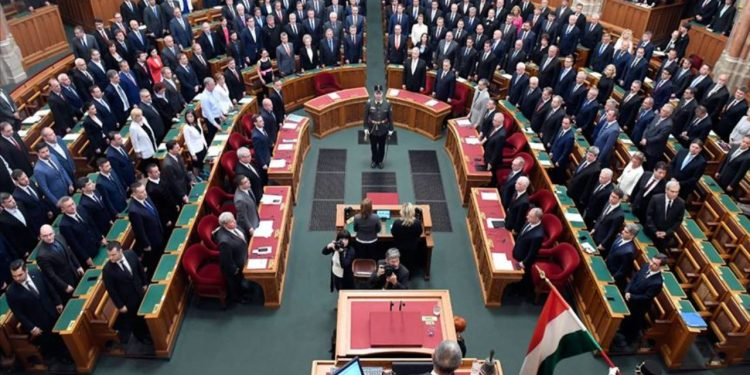 Macaristan onay verdi: İsveç NATO'ya katılıyor