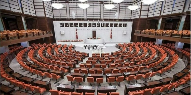 Meclis'te seçim öncesi son mesai: 8'inci Yargı Paketi Genel Kurul'a geliyor