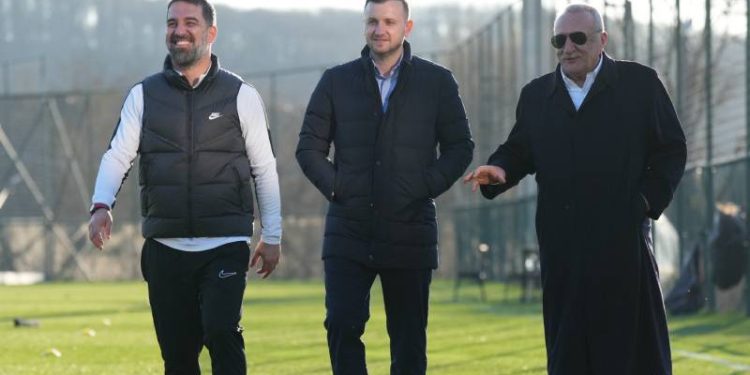 Mehmet Ağar'dan Arda Turan'ın teknik direktörlüğünü yaptığı Eyüpspor'a ziyaret