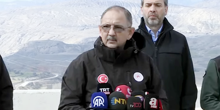 Mehmet Özhaseki, “Hastaydım, gelemedim!” demişti; açılıştan açılışa koşmuş!