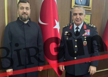 Menzil cemaatinin vekili korgeneralle yan yana!