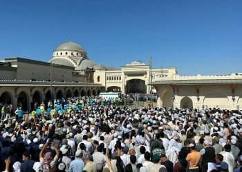 Menzil'de miras kavgası büyüyor: Şeyhin ziyareti iptal edildi