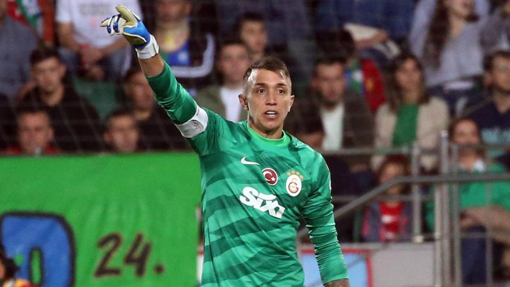 Muslera'nın yeni adresi belli oldu