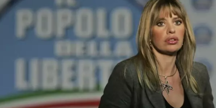 Mussolini'nin torunu saldırıya uğradı