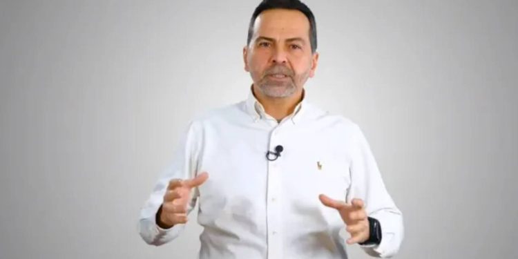 Nasuh Mahruki, Beşiktaş'ta bağımsız belediye başkan adayı olduğu açıkladı