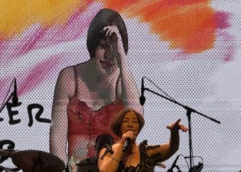 Nazan Öncel, yeni albümünü tanıttı