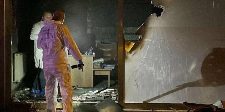 Özel ve Zeybek'ten kınama mesajları: Kırklareli Belediyesi'ne ait binada kundaklama girişimi