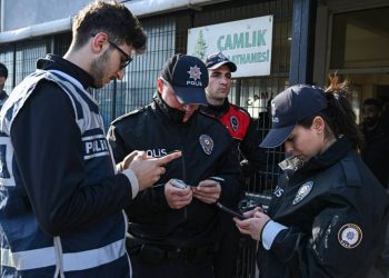 Polis helikopterine lazer tuttu, uygulamada yakalandı