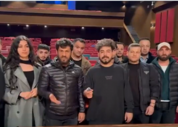 Qral û Travis oyunu sahnelenmesine 1 saat kala yasaklandı