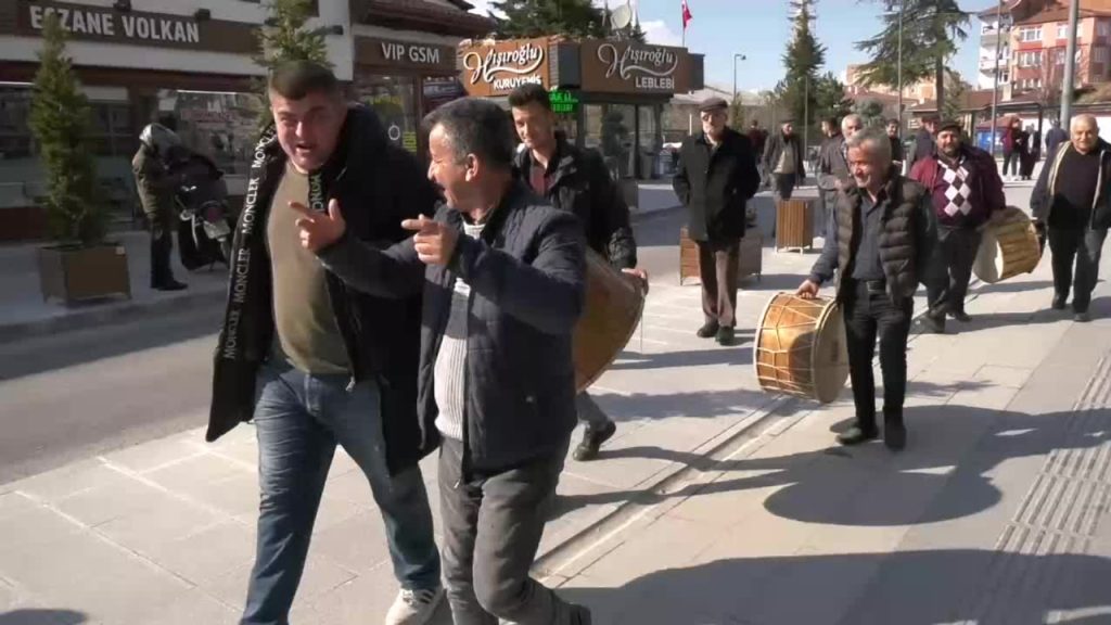 Ramazan davulu kaldırıldı, davulcular tepki gösterdi