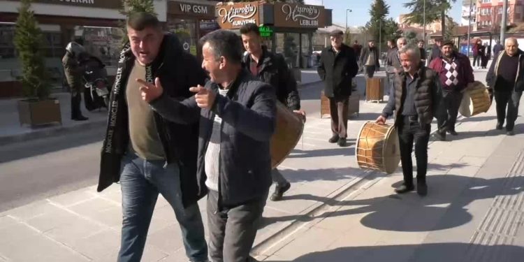 Ramazan davulu kaldırıldı, davulcular tepki gösterdi