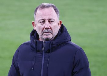 Sergen Yalçın'dan hakem tepkisi: Hiç memnun değiliz