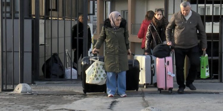 Siirt’te KYK yurdu tedbir amaçlı boşaltıldı; kız öğrencilerin yarısı sokakta kaldı