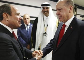 Sisi’yi ‘darbecilikle’ suçlayan Erdoğan Mısır’da: Ankara ve Kahire arasında yeni dönem