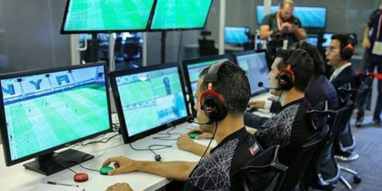 TFF VAR kayıtlarını açıkladı; Fenerbahçe için penaltı kararı veren hakemler ne konuştu?