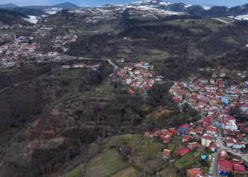 Tokat’ta heyelan sebebiyle köy ikiye ayrıldı