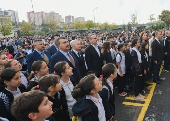 Tüm okullarda 1 dakikalık saygı duruşu kararı!