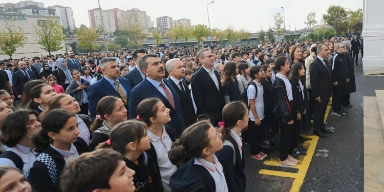Tüm okullarda 1 dakikalık saygı duruşu kararı!