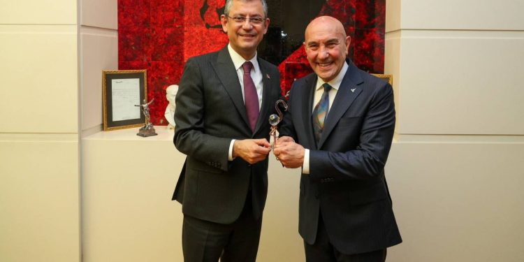 Tunç Soyer CHP Genel Merkezi'nde; Özel'den yeni teklif