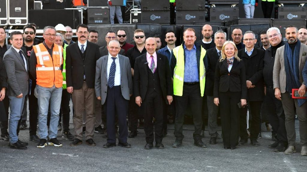 Tunç Soyer'den halka davet: İzmir'de yeni metro hattı DJ performansı ve Haluk Levent konseriyle açılıyor