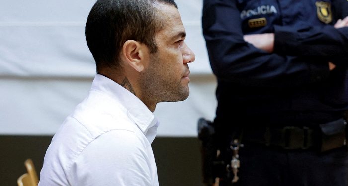 Ünlü futbolcu Dani Alves’e tecavüzden 4,5 yıl hapis