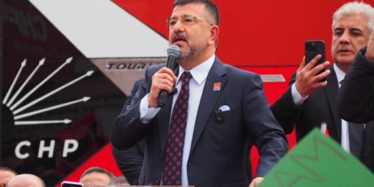 Veli Ağbaba 'taş'ı unuttu, sosyal medya kahkahaya boğuldu: 'Elimi değil gövdemi sokmaya geldim'