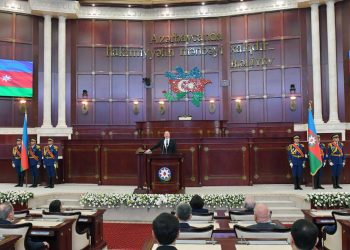 Yeniden seçilen Aliyev, yemin ederek görevine başladı