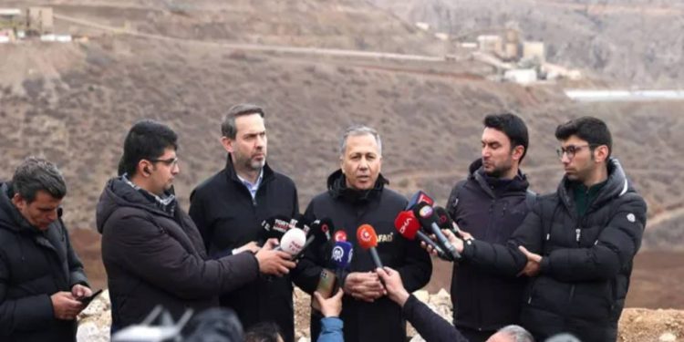 Yerlikaya'dan İliç açıklaması: 3,5 milyon metre küplük yeni toprak kayması riski var