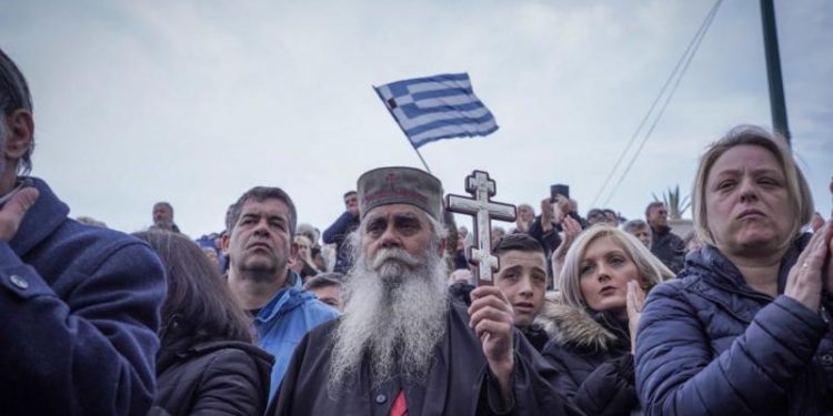 Yunanistan eşcinsel evliliği oylamaya hazırlanıyor, Ortodoks Kilisesi tepkili