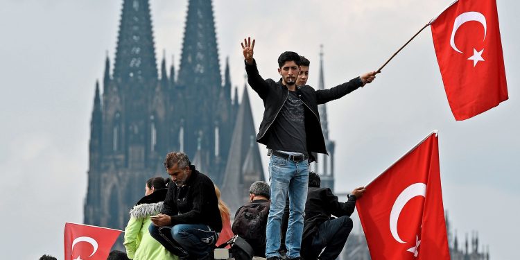 Türklerin Almanya’ya iltica başvurularındaki artış için soru önergesi