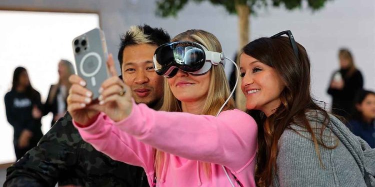 Apple Vision Pro alanlar iade ediyor: Rahatsızlık, baş ağrısı…