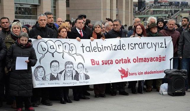 Göreve iade edilen KHK’lı akademisyenler işten çıkarılıyor