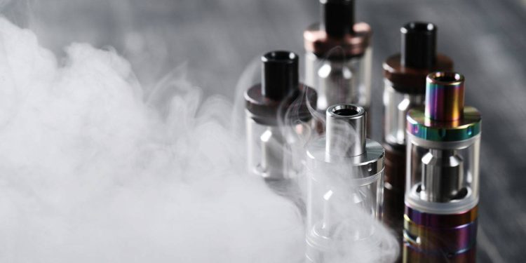 Elektronik sigara tüketen kişilerde yeni bir hastalık tanımlandı: ‘EVALI’