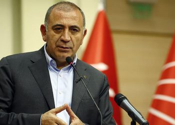 Yerel seçim öncesi şok ayrılık! Gürsel Tekin, CHP’den istifa etti