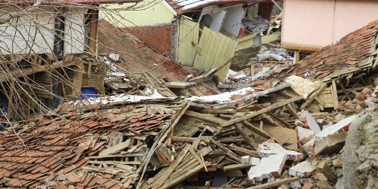 Tokat’ta 4 gün arayla 2 heyelan! 4 ev ile cami yıkıldı, 39 hane boşaltıldı