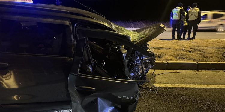 Kayseri’de iki araç kafa kafaya çarpıştı: 3 kişi feci şekilde öldü