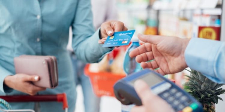 Vatandaş geçen yıl kartla 10 trilyon lira harcadı 1,6 trilyonu takside bağladı