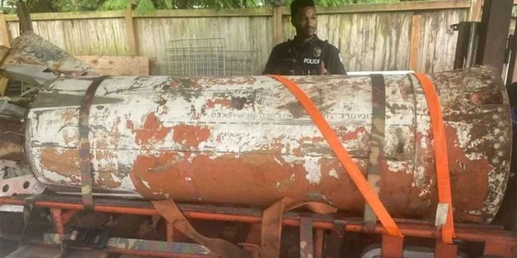 Evin garajında nükleer füze bulundu