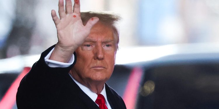 Donald Trump, ellerindeki kırmızı lekeler hakkında nihayet konuştu