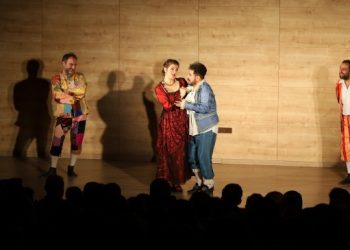 ‘Dek û Dolabên Scapen’ oyunu sahnelendi